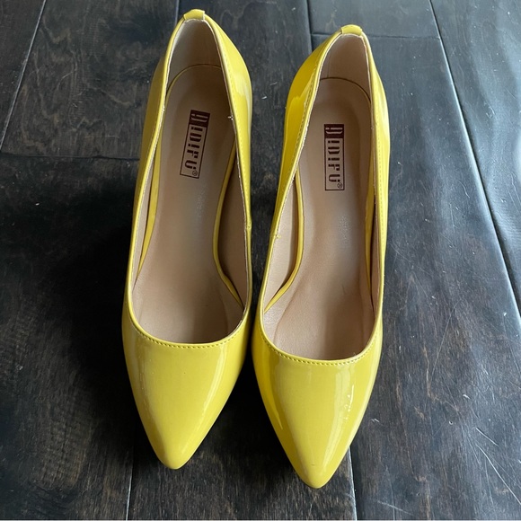 Yellow Patent Leather Pumps - Picture 12 of 13